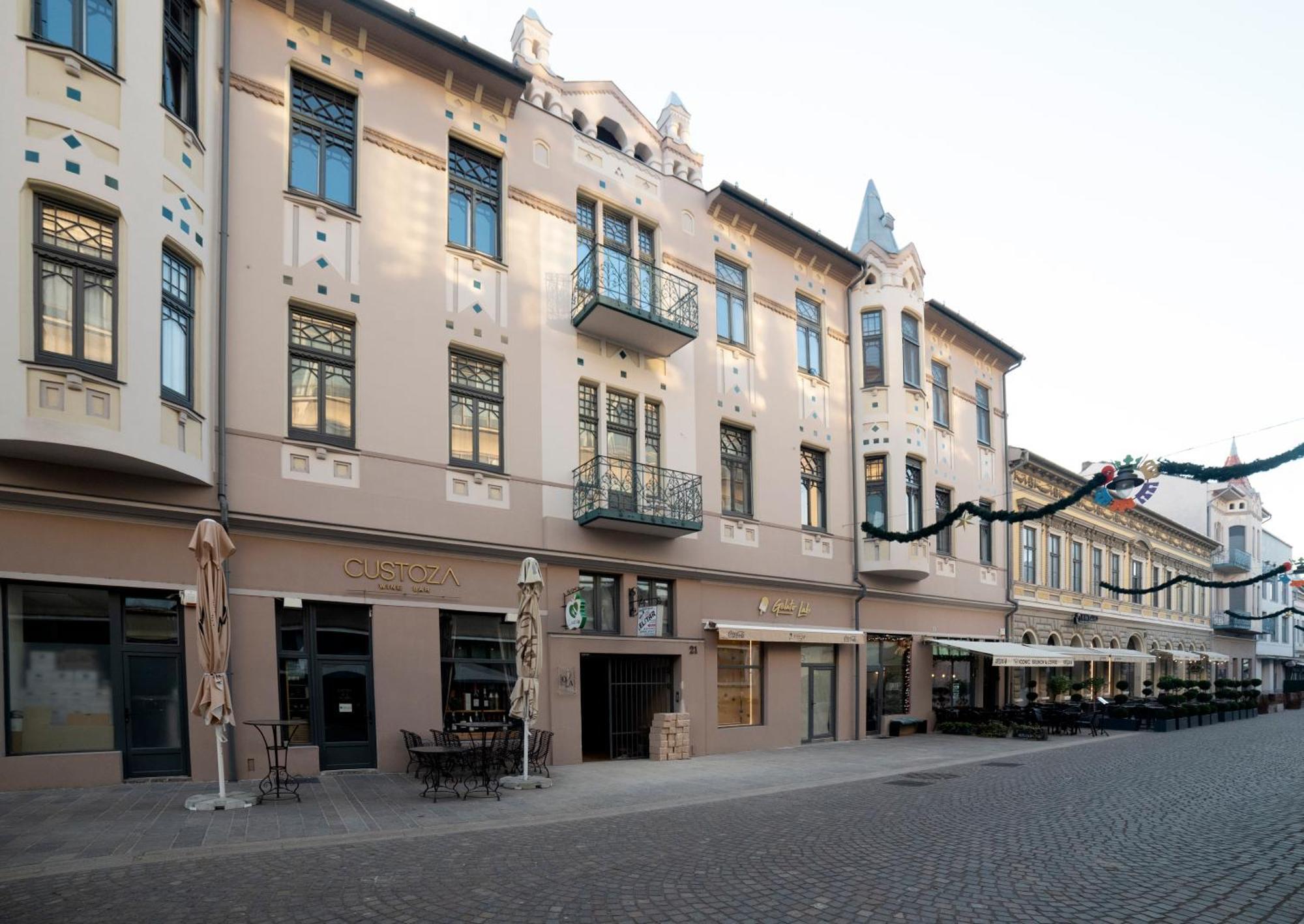 Aesthetic Pleasure - Central Downtown Apartments Oradea Exterior photo