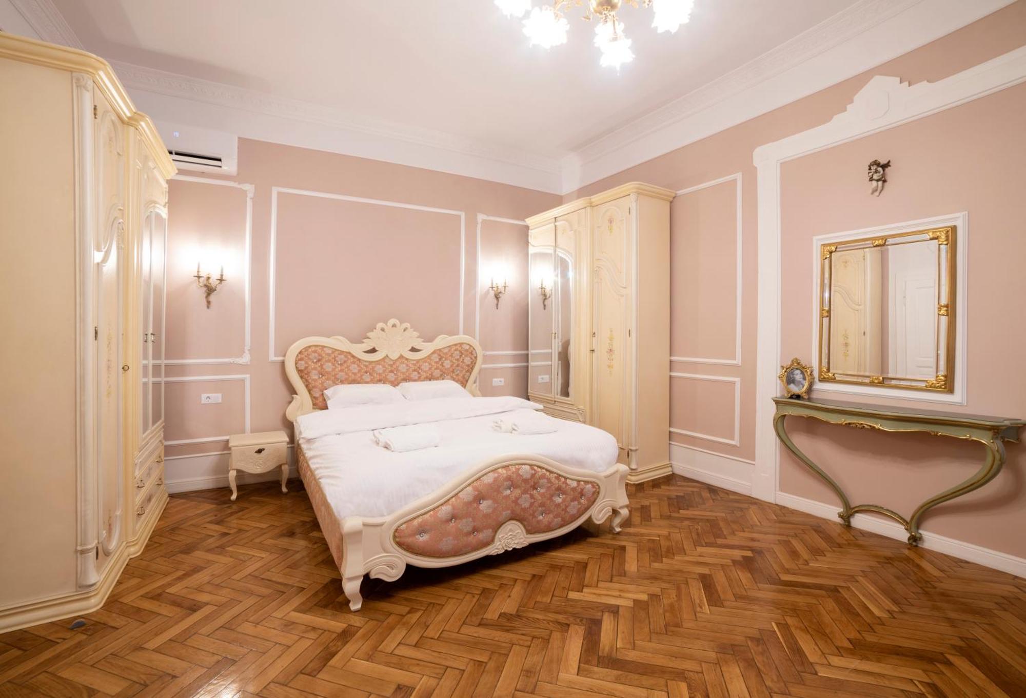 Aesthetic Pleasure - Central Downtown Apartments Oradea Exterior photo