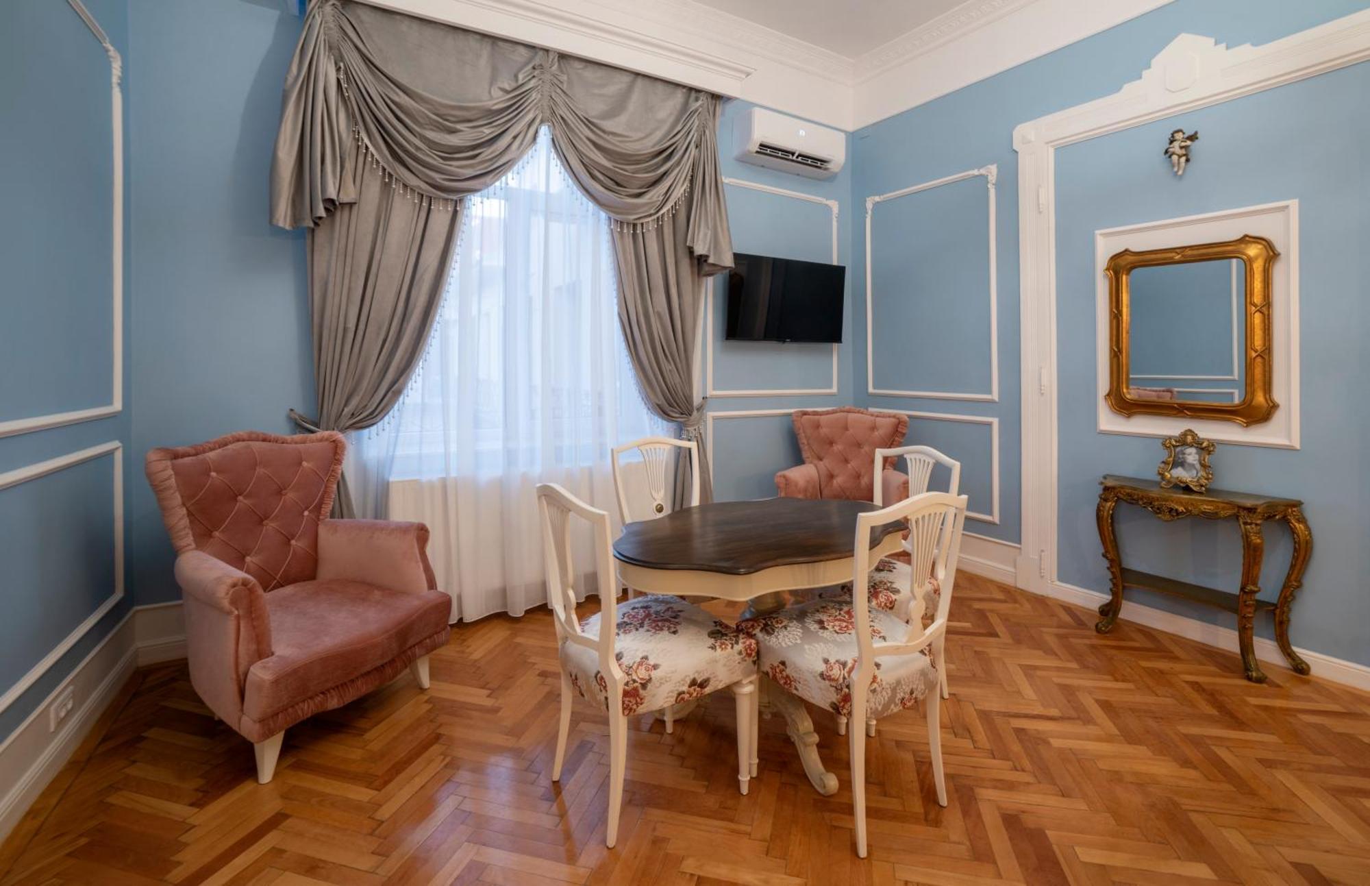 Aesthetic Pleasure - Central Downtown Apartments Oradea Exterior photo